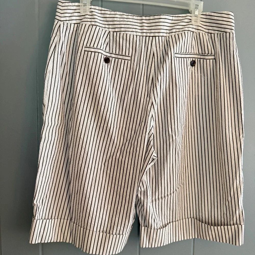Jones New York Signature Striped Seersucker Bermuda Shorts Womens 14 Brown White
